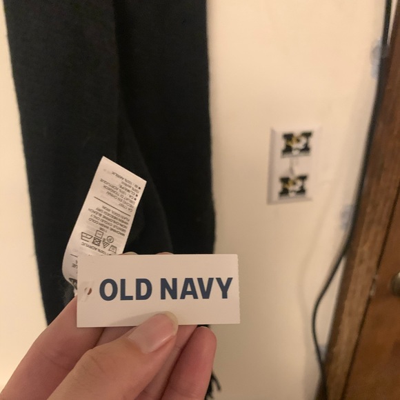 black scarf - Picture 2 of 2